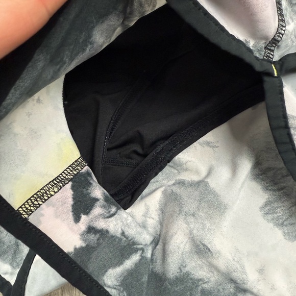 Lululemon Speed Shorts‎ - Picture 6 of 16